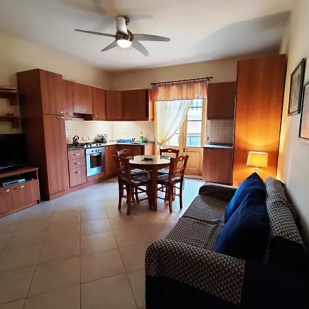 Apartman Central 2 Bedroom Near Balluta Bay - Sleeps 35 People Sliema