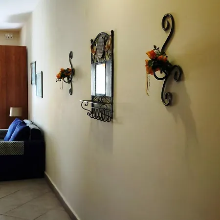 Central 2 Bedroom Near Balluta Bay - Sleeps 35 People شقة *