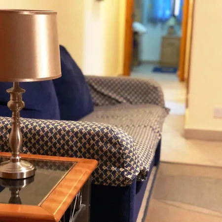 Central 2 Bedroom Near Balluta Bay - Sleeps 35 People Apartman Sliema