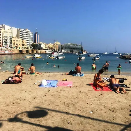 Apartamento Central 2 Bedroom Near Balluta Bay - Sleeps 35 People Sliema