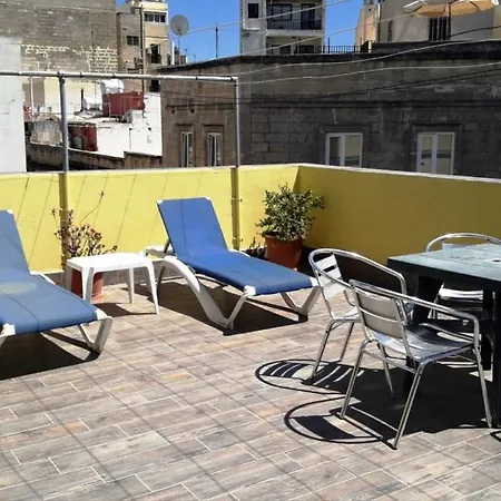 Central 2 Bedroom Near Balluta Bay - Sleeps 35 People شقة *